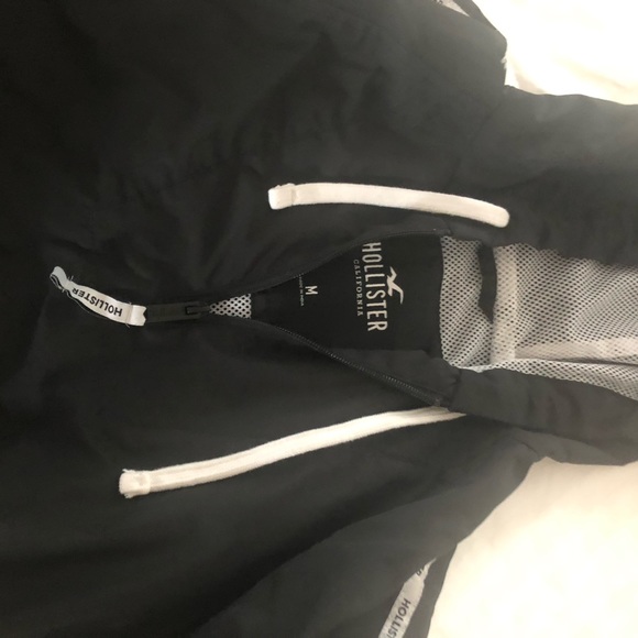 Hollister, black hooded windbreaker, size M, perfect condition, worn once - Picture 3 of 5